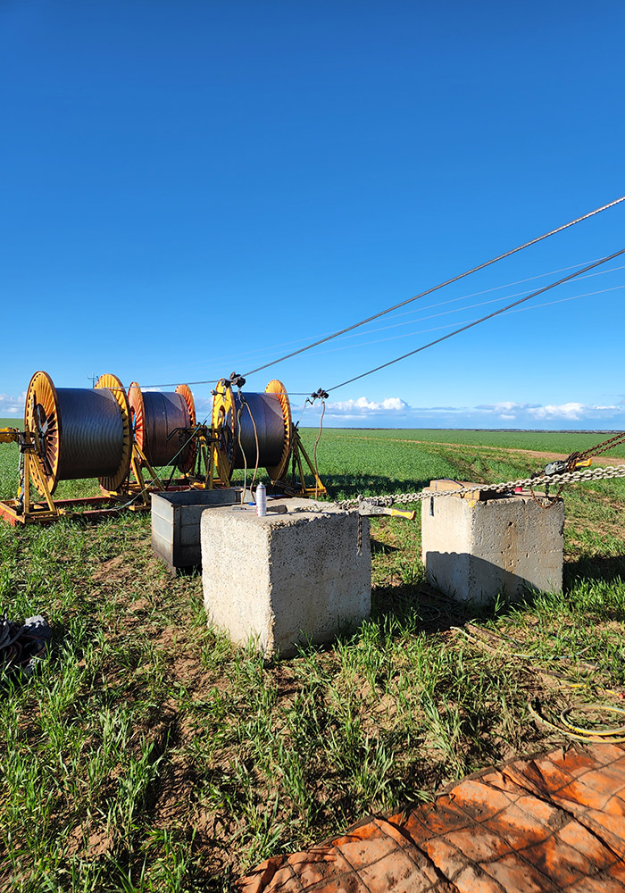 Field Services Stringing powerlines near Ceduna 3